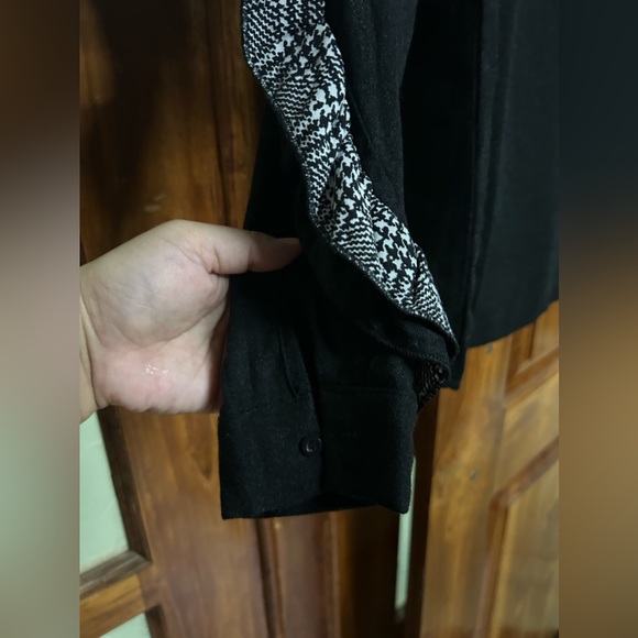 Zara ruffle design top. Size Small. Used - Picture 3 of 9